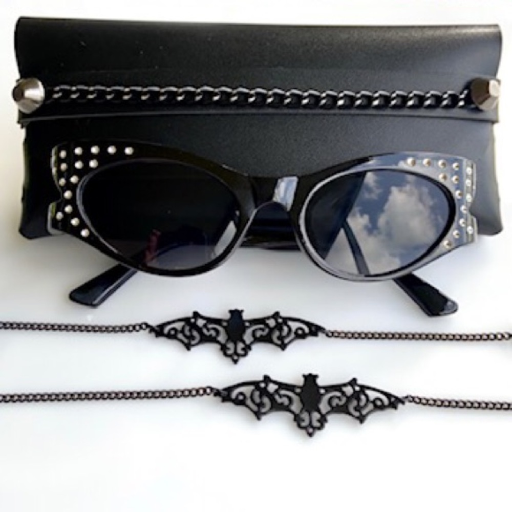 sunglasses black frame with clear crystals